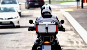 Justiça reconhece culpa de motorista que avançou sinal de “pare” e condena ao pagamento de indenização por acidente com motociclista